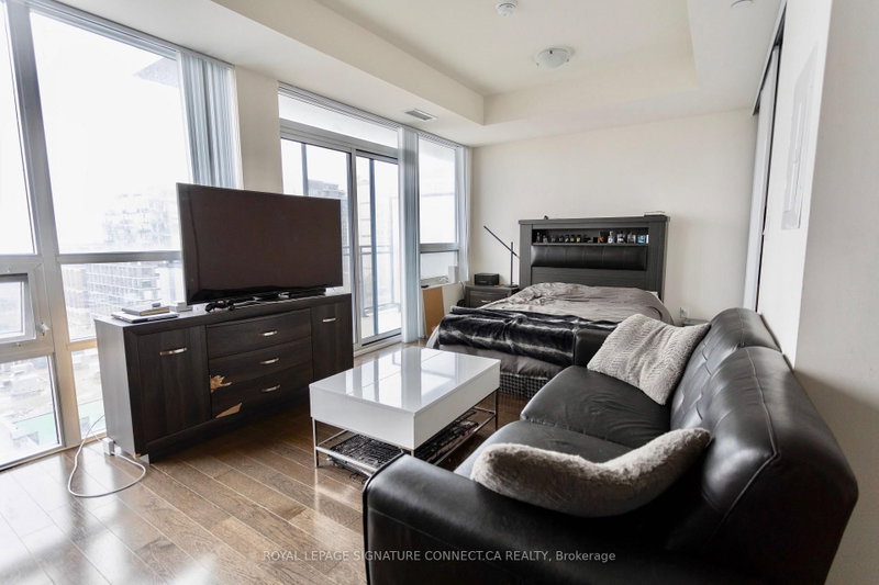 1112 - 460 Adelaide Street E