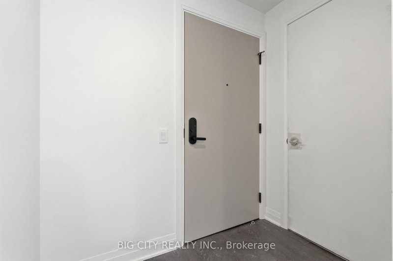 1010 - 25 Frederick Todd Way