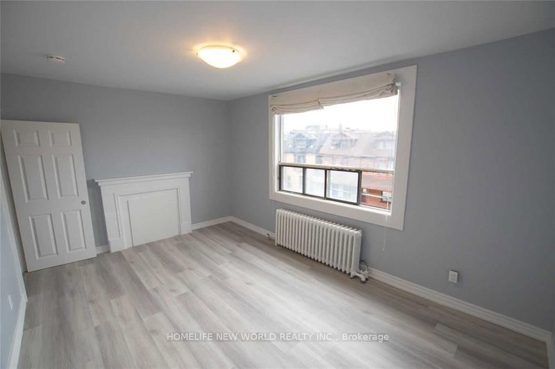 1104 College St photo 4