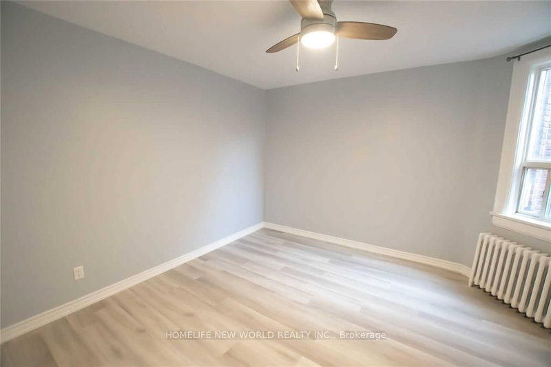 1104 College St photo 5