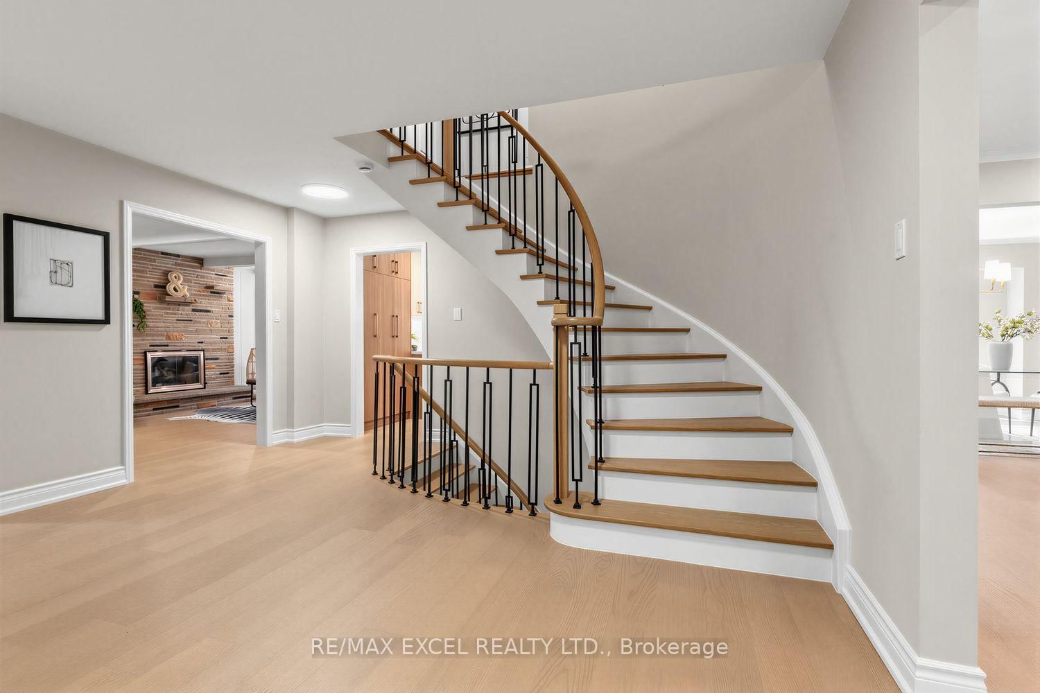 28 Robinter Drive • Toronto, ON photo 4