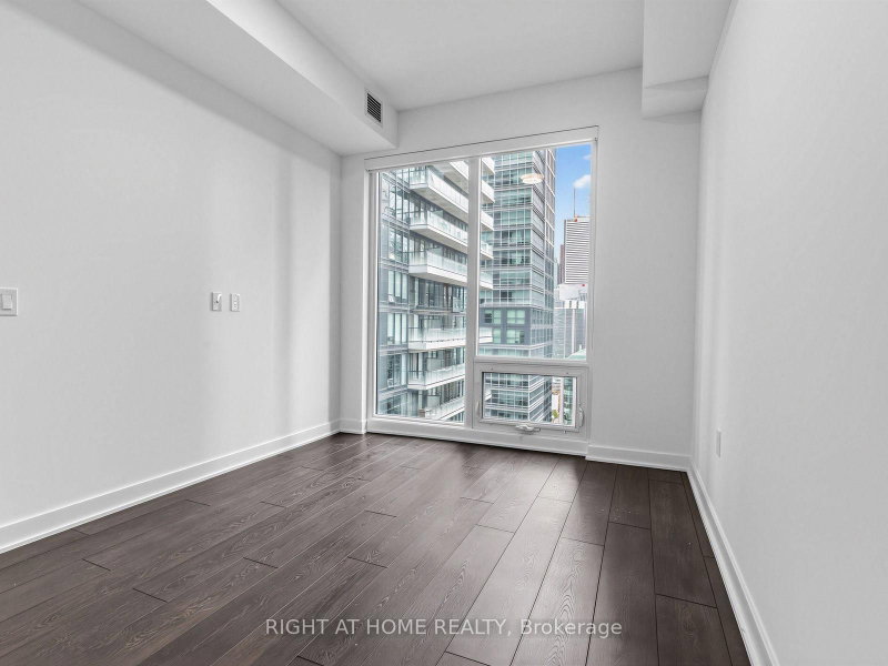 115 Blue Jays Way photo 5