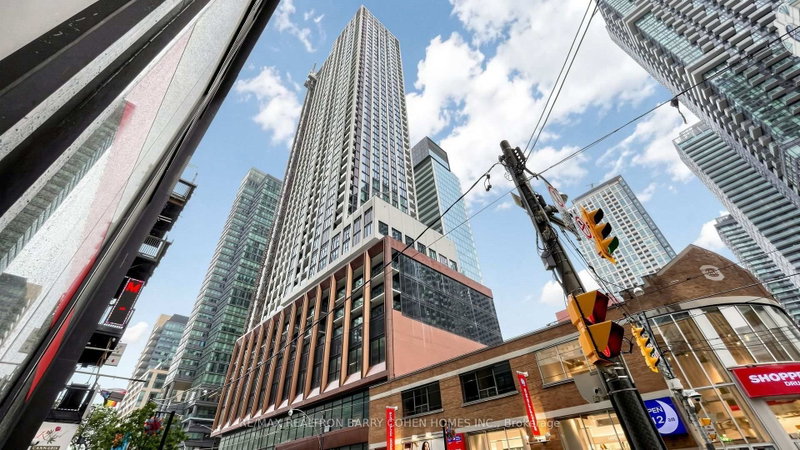1922 - 400 King Street W