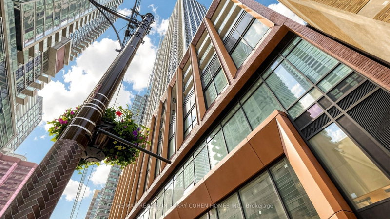 1922 - 400 King Street W