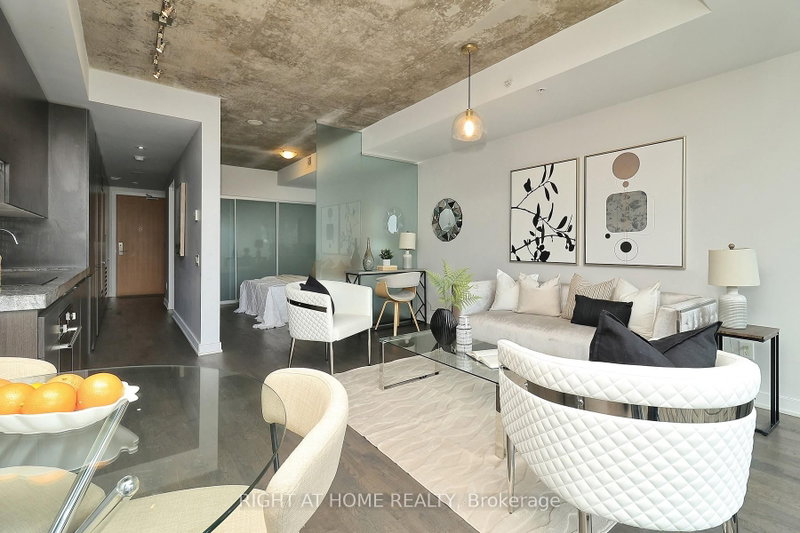 1112 - 629 King Street W