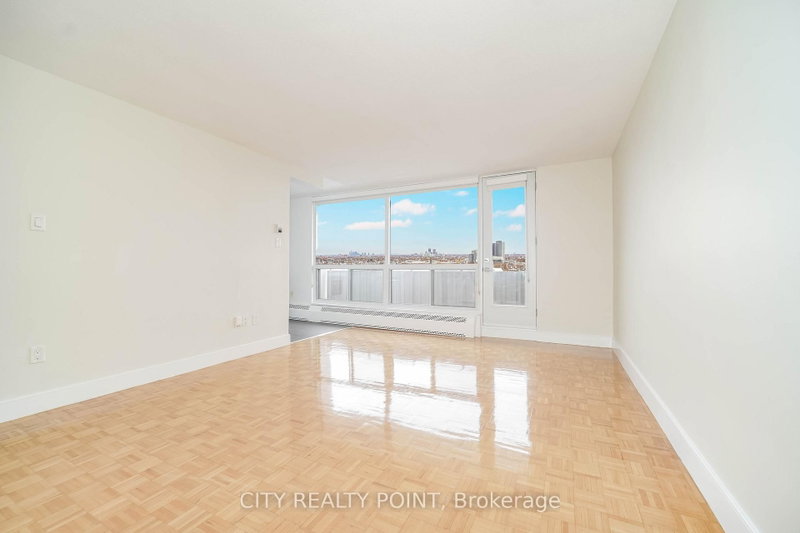 1007 - 666 Spadina Avenue