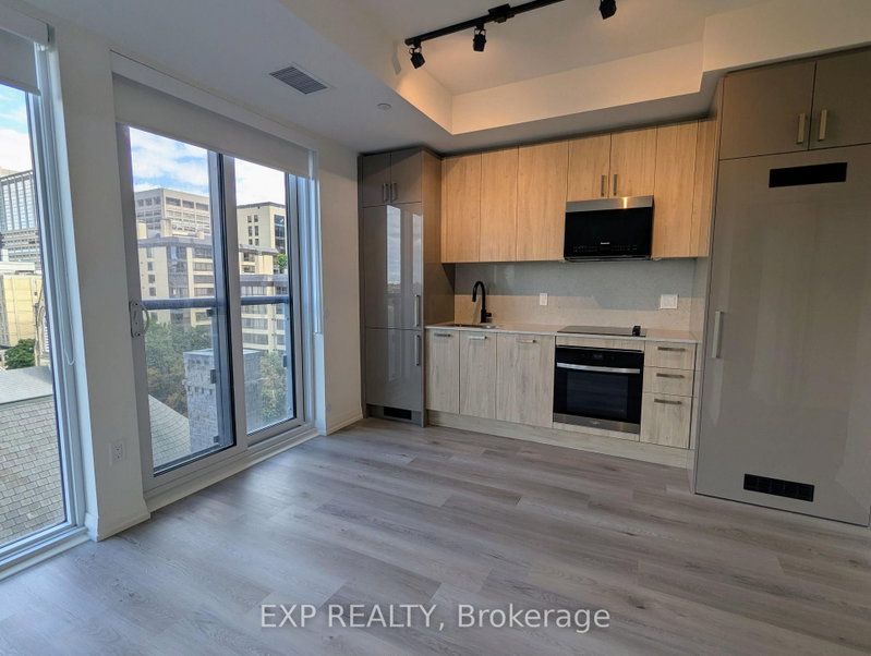 814 - 280 Dundas Street W
