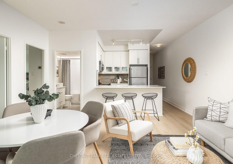 802 - 1171 Queen Street W