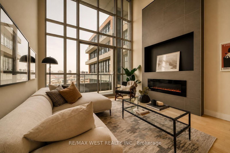 546 - 5 Hanna Avenue N