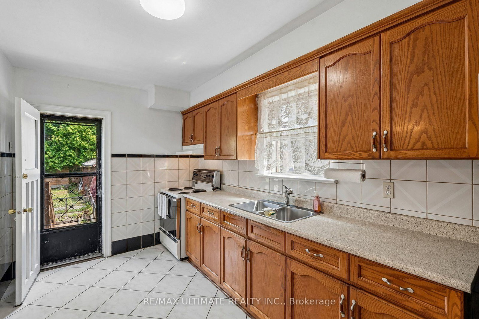 463 Oakwood Avenue • Toronto, ON photo 22