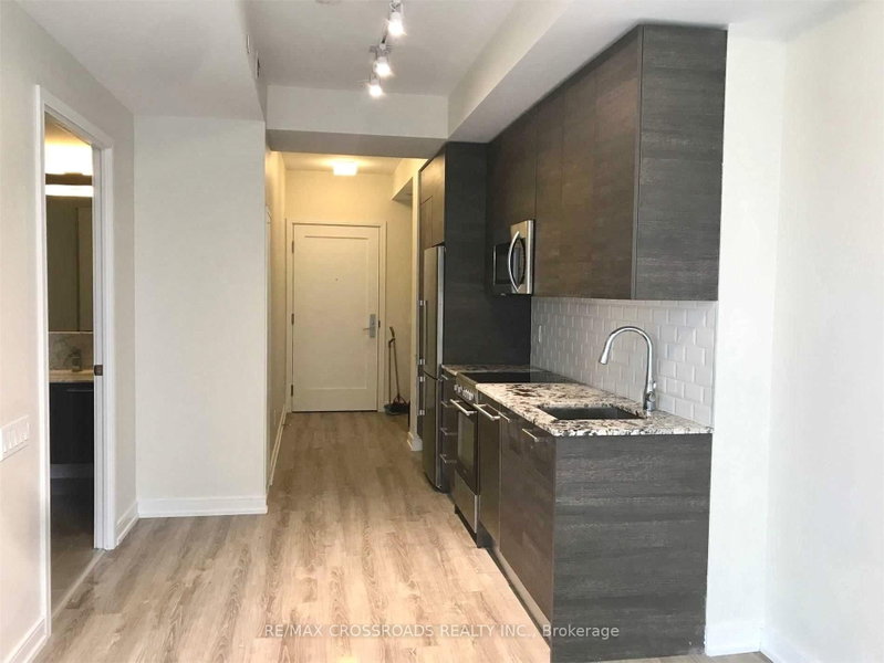 2006 - 28 Wellesley Street E