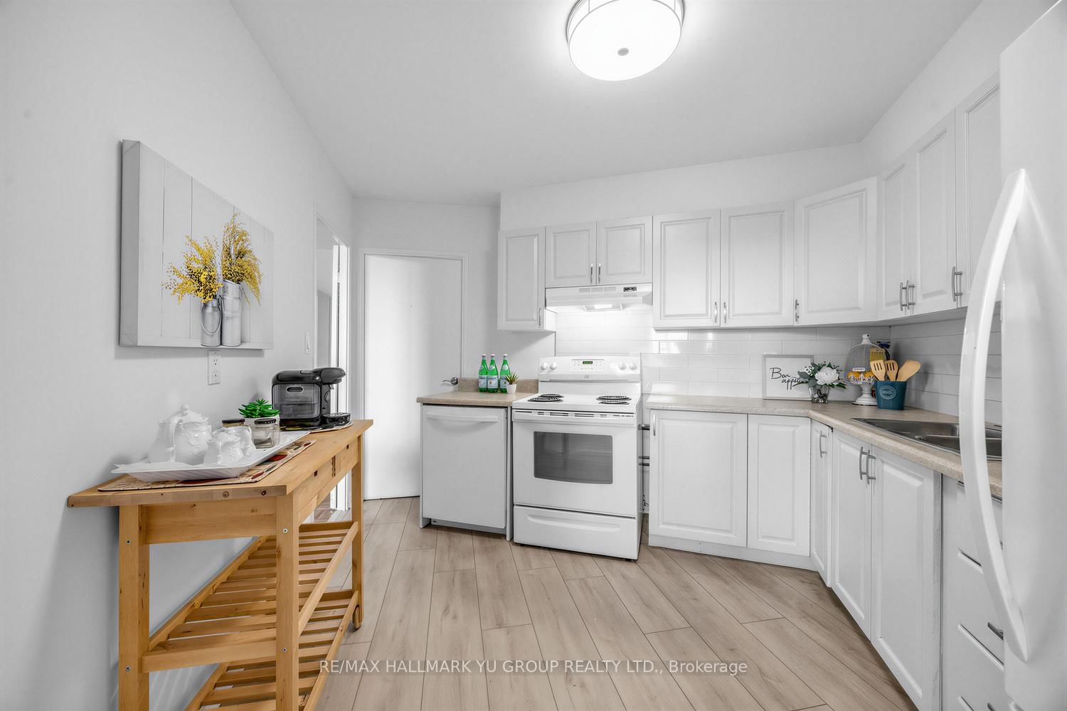 15 Vicora Linkway • #401 • Toronto, ON photo 10