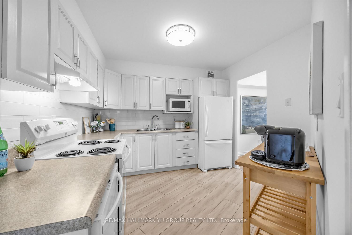 15 Vicora Linkway • #401 • Toronto, ON photo 9