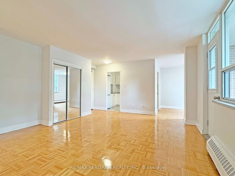 206 - 490 Eglinton Avenue E