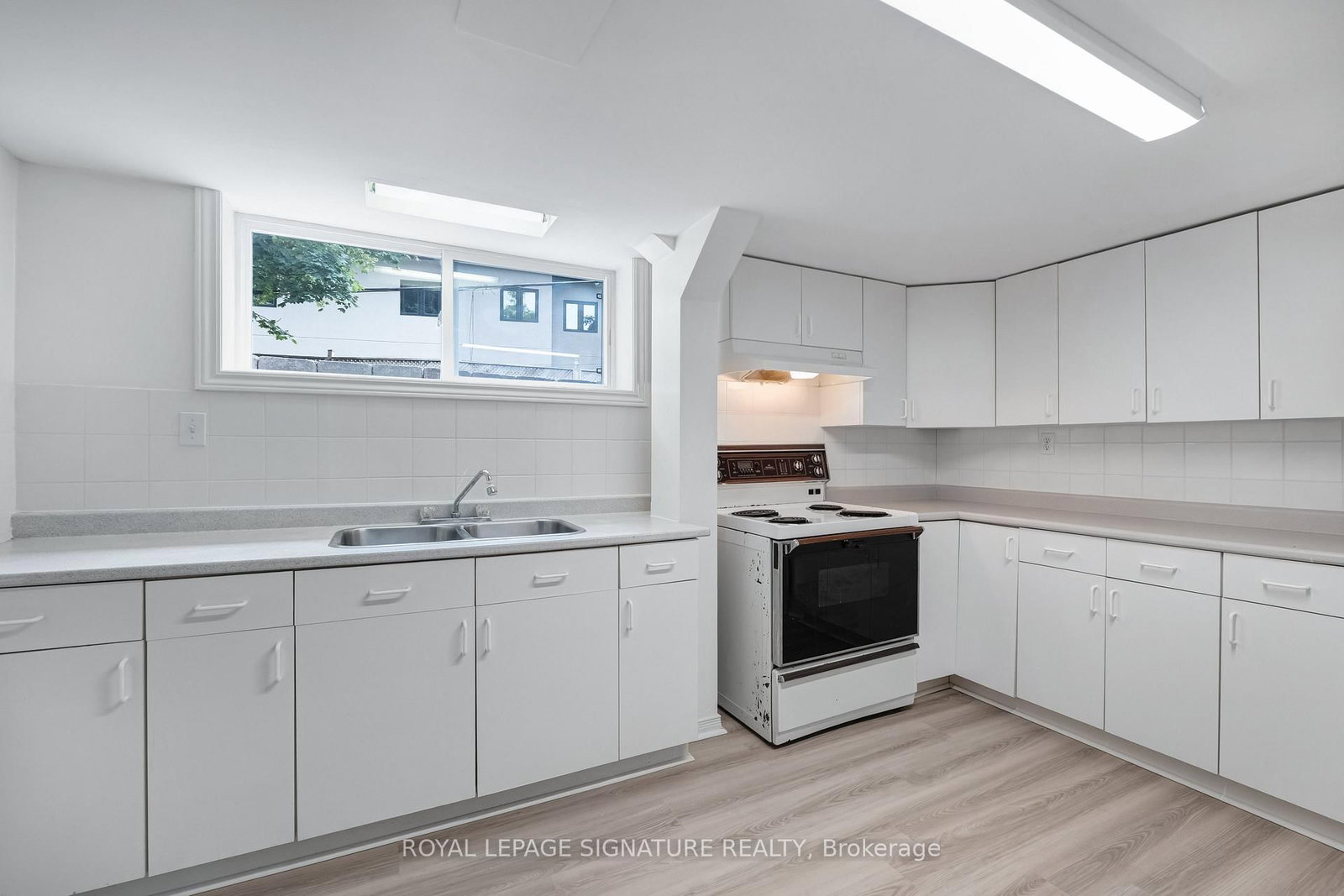 9 Bunty Lane • Toronto, ON photo 24