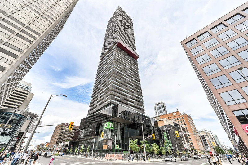 PH5801 - 8 Eglinton Avenue E