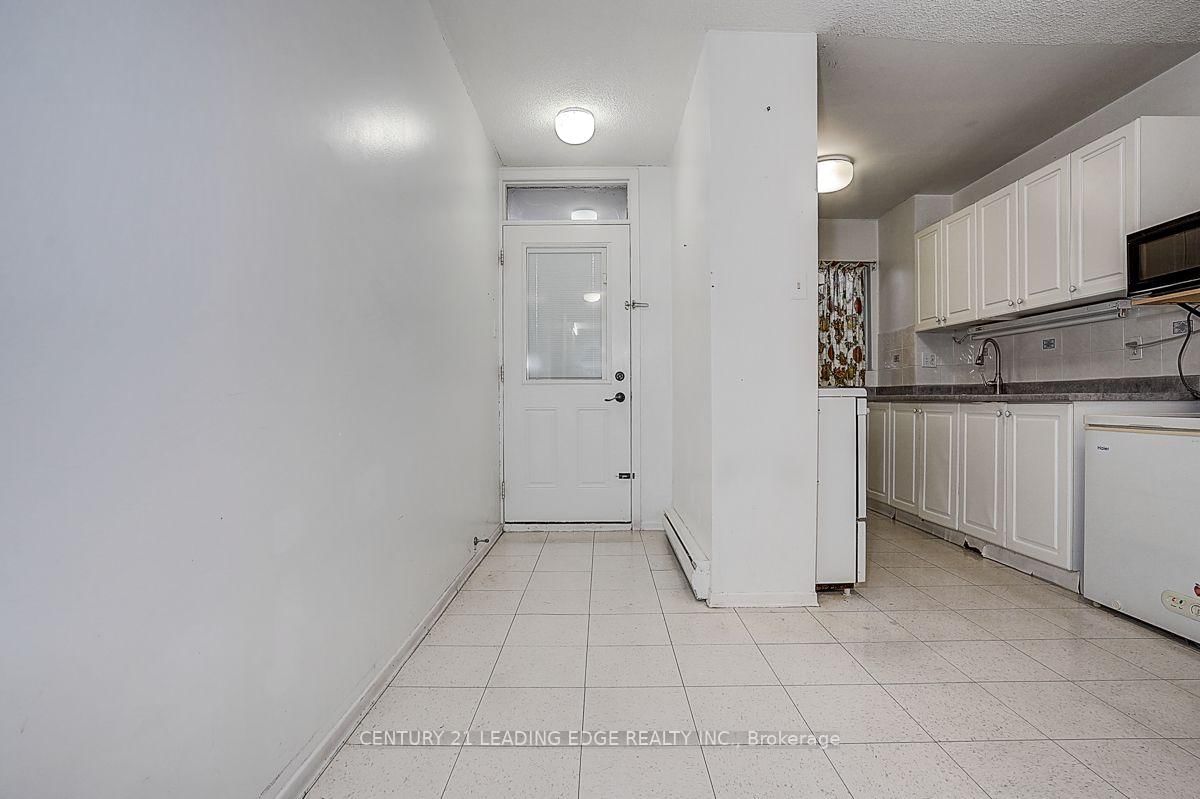 135 Leeward Glenway • #207 • Toronto, ON photo 12