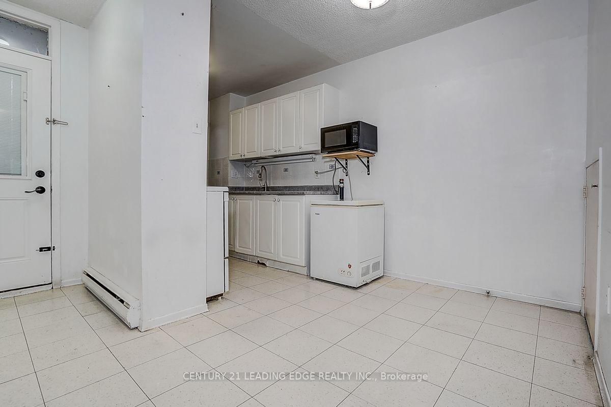 135 Leeward Glenway • #207 • Toronto, ON photo 13