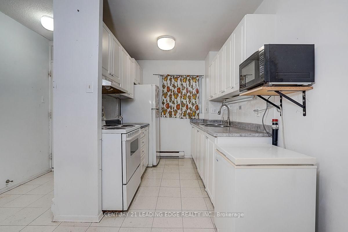 135 Leeward Glenway • #207 • Toronto, ON photo 14