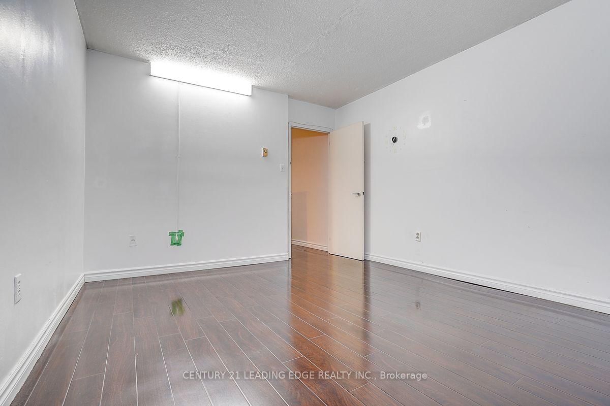 135 Leeward Glenway • #207 • Toronto, ON photo 32