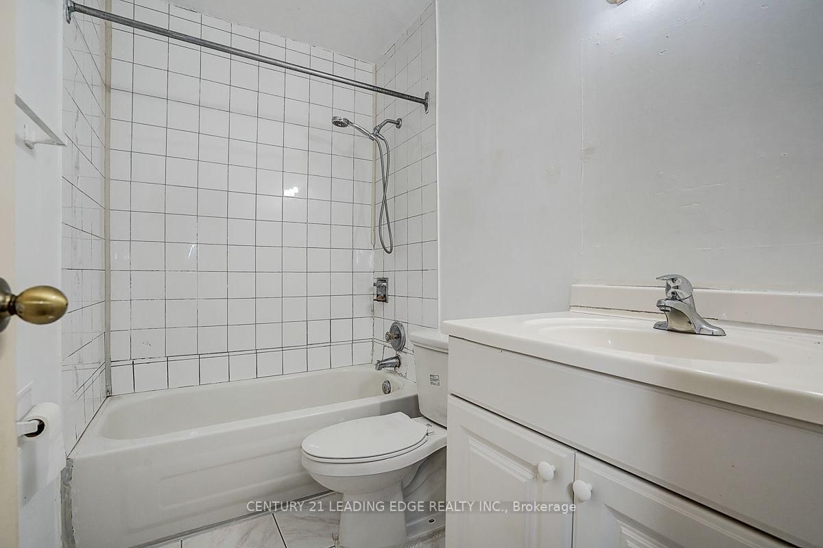 135 Leeward Glenway • #207 • Toronto, ON photo 38