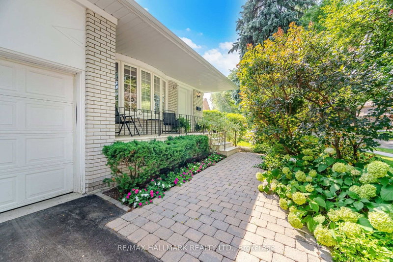 17 Wellesbourne Crescent