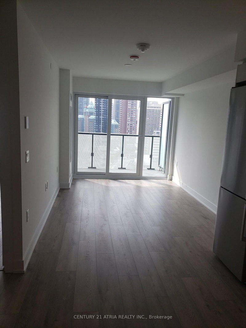 575 Bloor St E photo 4