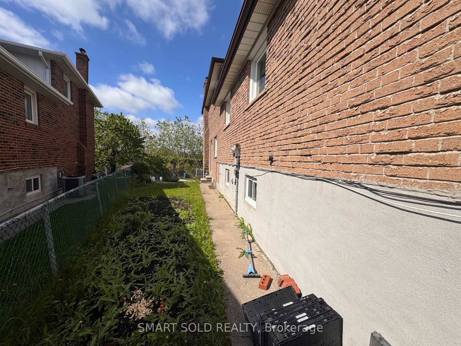 243 Shawnee Circle, Toronto 4