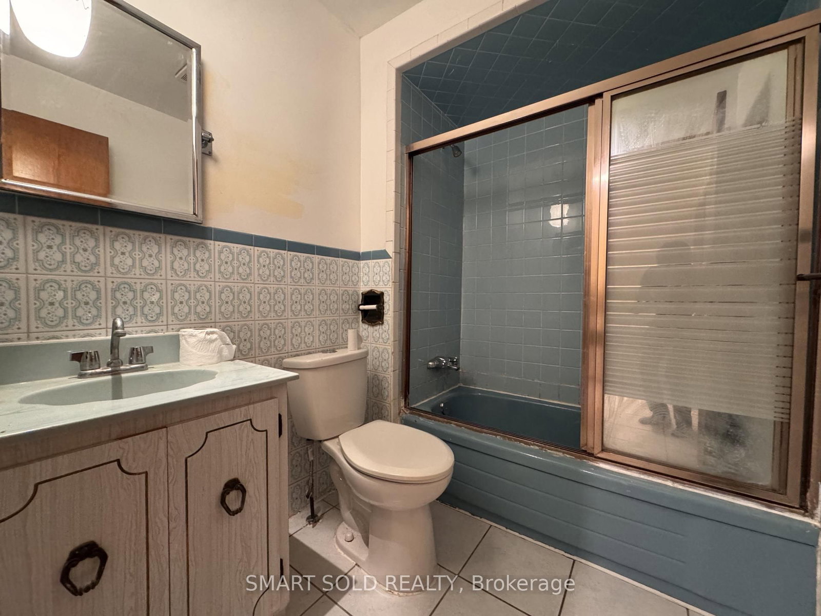 243 Shawnee Circle, Toronto 5