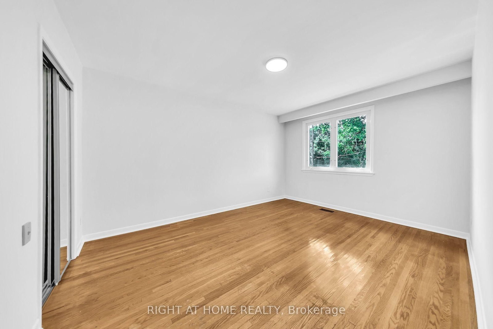 88 Peckham Avenue • Toronto, ON photo 21