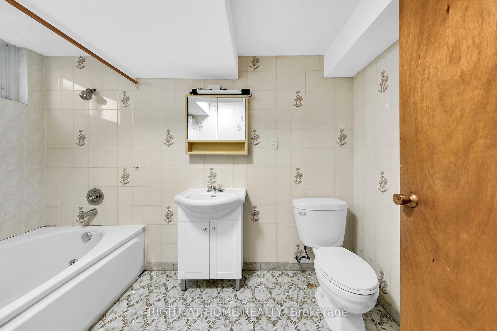 88 Peckham Avenue • Toronto, ON photo 36