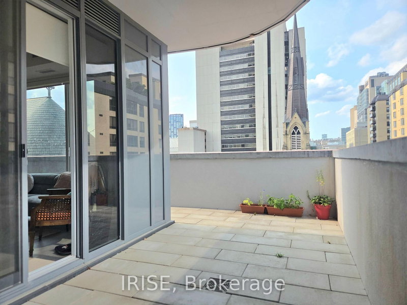502 - 280 Dundas Street W