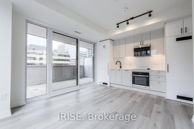 502 - 280 Dundas Street W