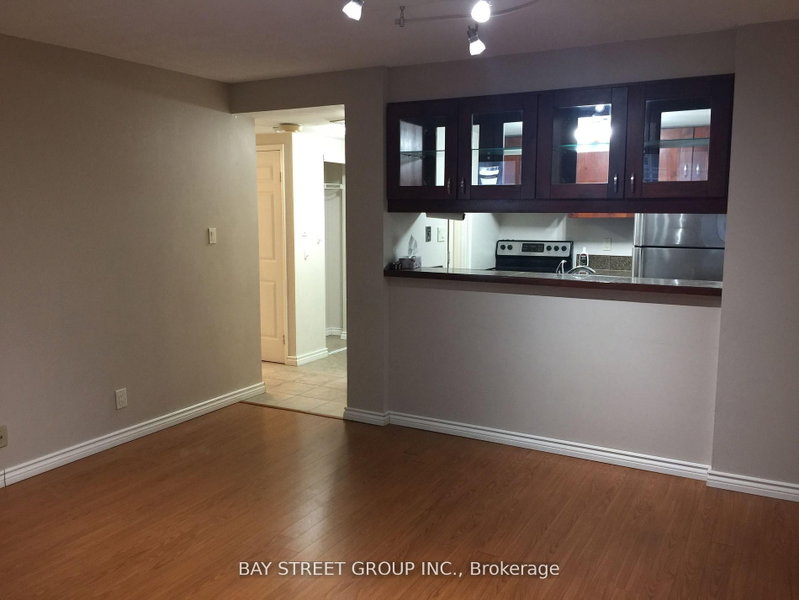 414 - 711 Bay Street