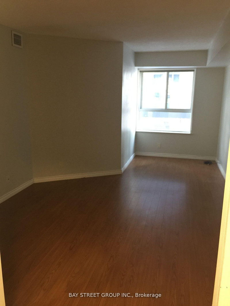414 - 711 Bay Street