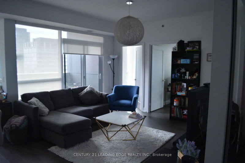 3806 - 318 Richmond Street W