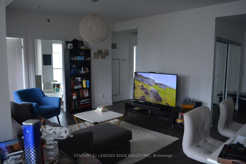 3806 - 318 Richmond Street W