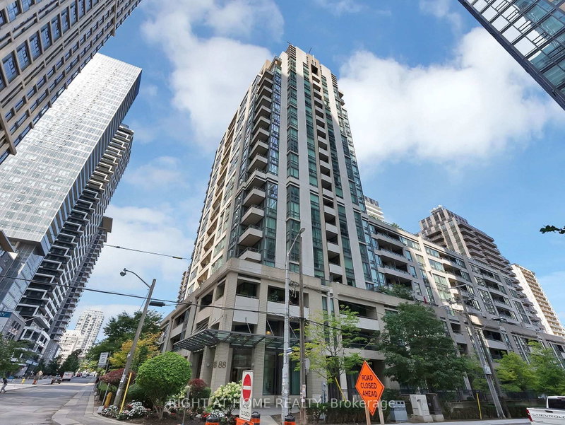 812 - 88 Broadway Avenue