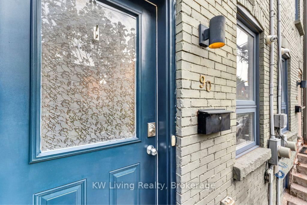 Townhouse sold at 90 Mitchell Avenue, Toronto, Ontario, M6J 1B9 - Niagara - MLS: C13675596