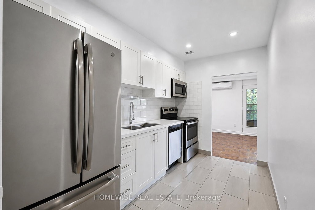 401 - 2500 Bathurst Street