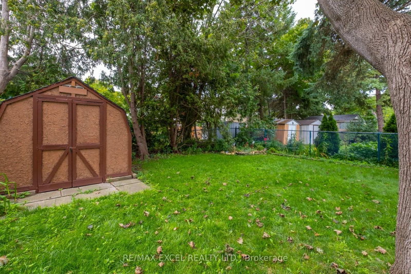 68 Applegate Crescent