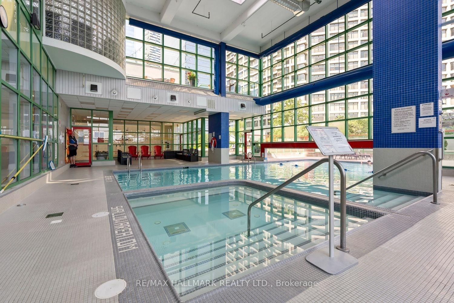 77 Harbour Square • #504 • Toronto, ON photo 12