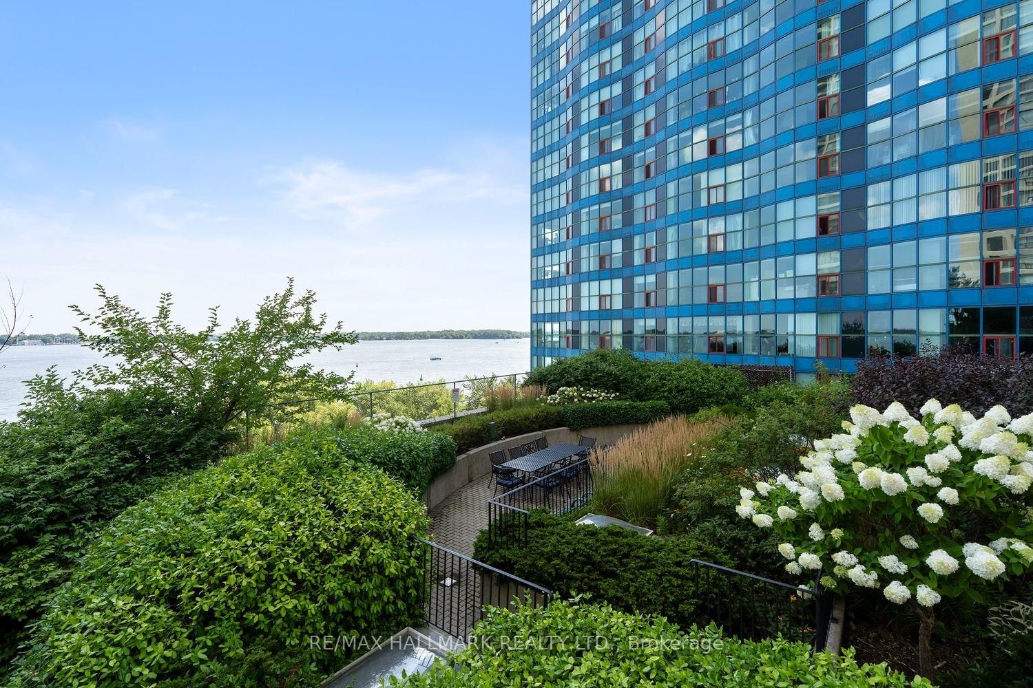 77 Harbour Square • #504 • Toronto, ON photo 17