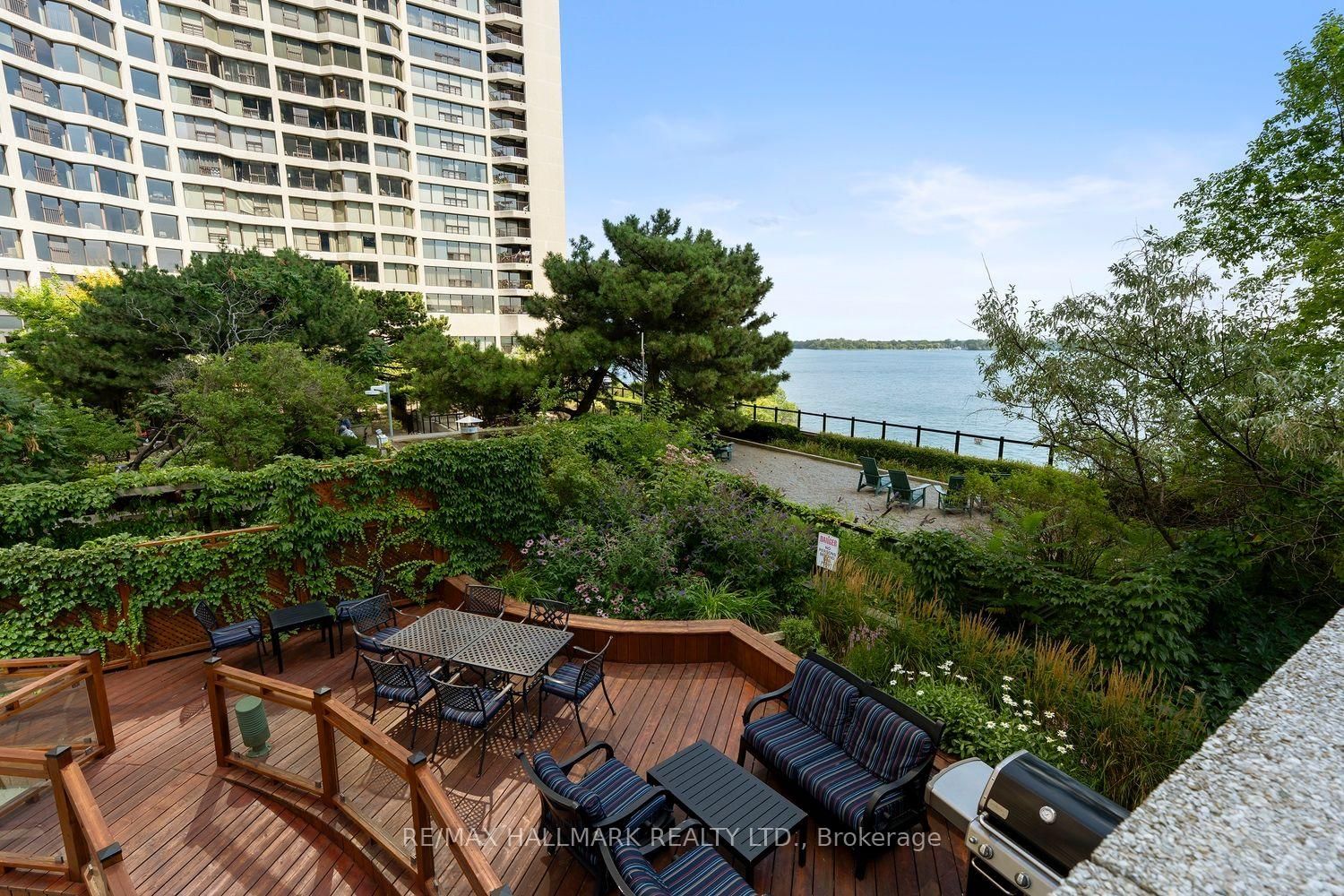 77 Harbour Square • #504 • Toronto, ON photo 20