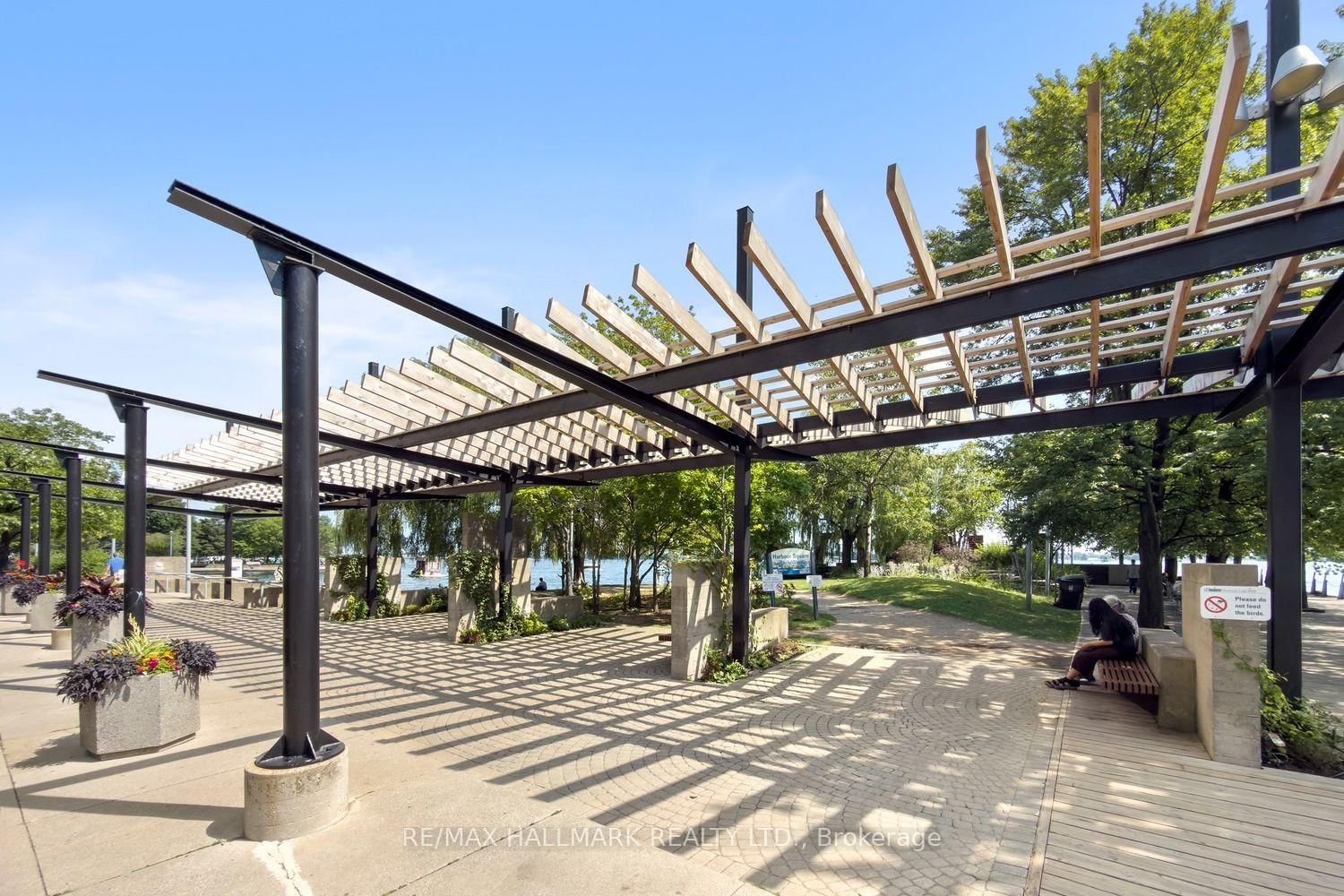 77 Harbour Square • #504 • Toronto, ON photo 25