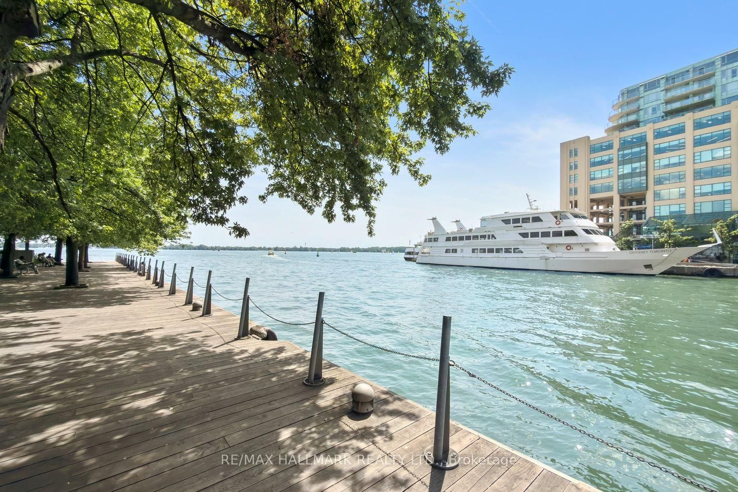 77 Harbour Square • #504 • Toronto, ON photo 4