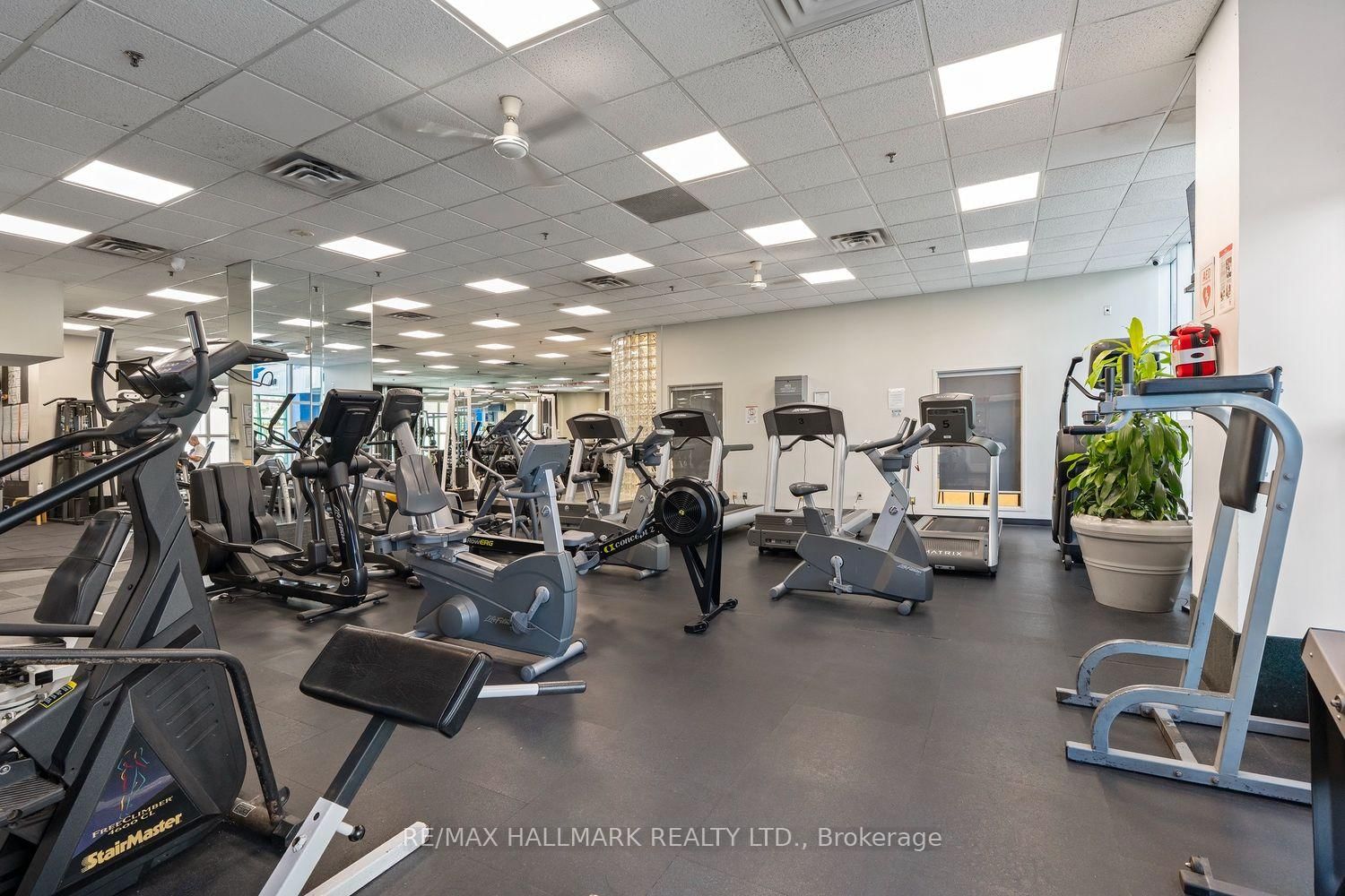 77 Harbour Square • #504 • Toronto, ON photo 7