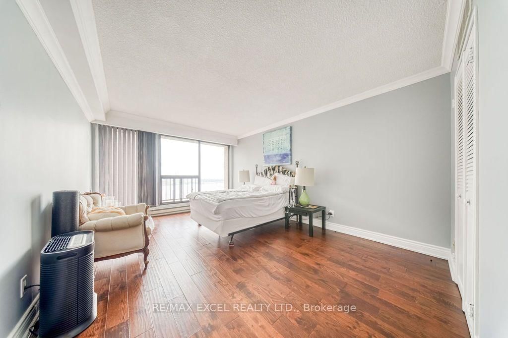 65 Harbour Square • #3403 • Toronto, ON photo 18