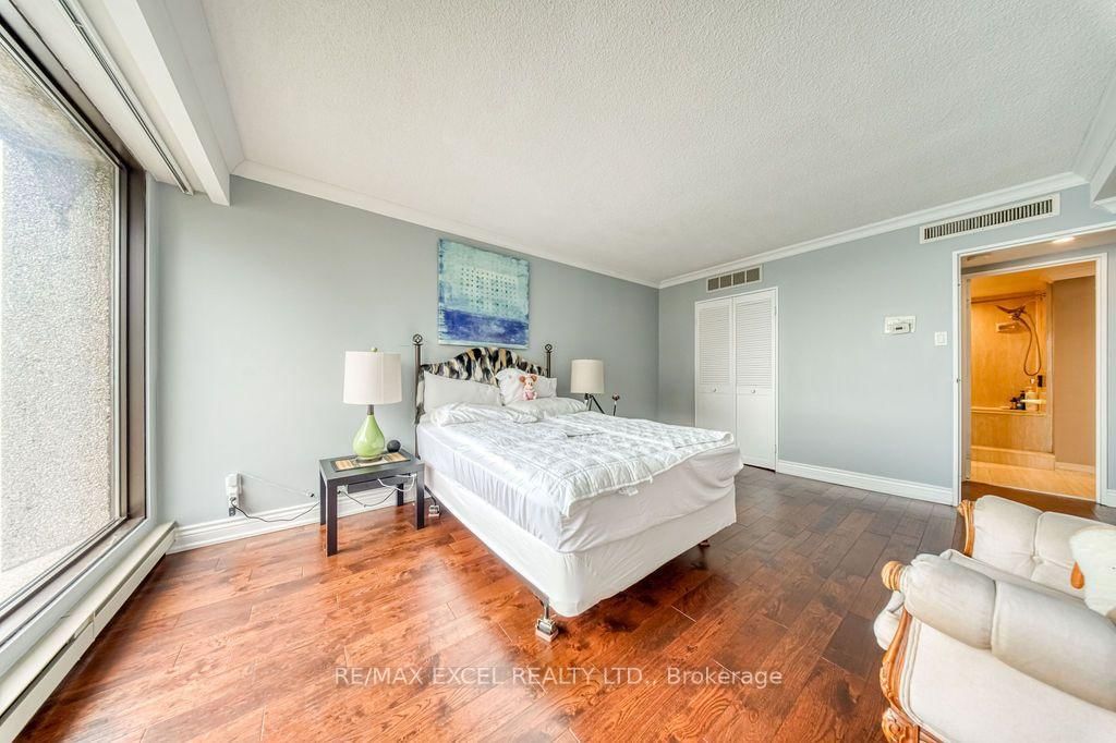 65 Harbour Square • #3403 • Toronto, ON photo 19