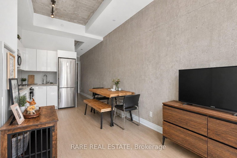 203 - 608 Richmond Street W